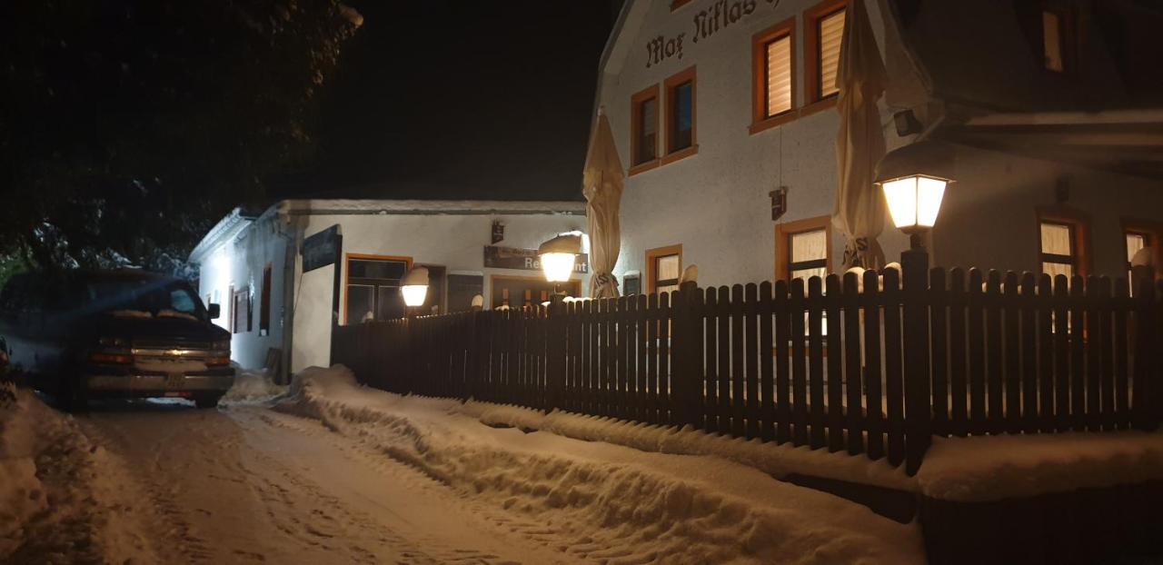 Pension Und Restaurant Die Burg Ehrenfriedersdorf Bagian luar foto