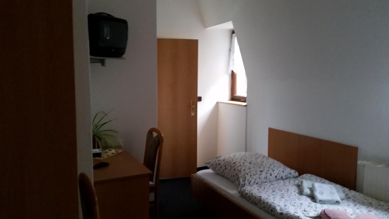 Pension Und Restaurant Die Burg Ehrenfriedersdorf Bagian luar foto