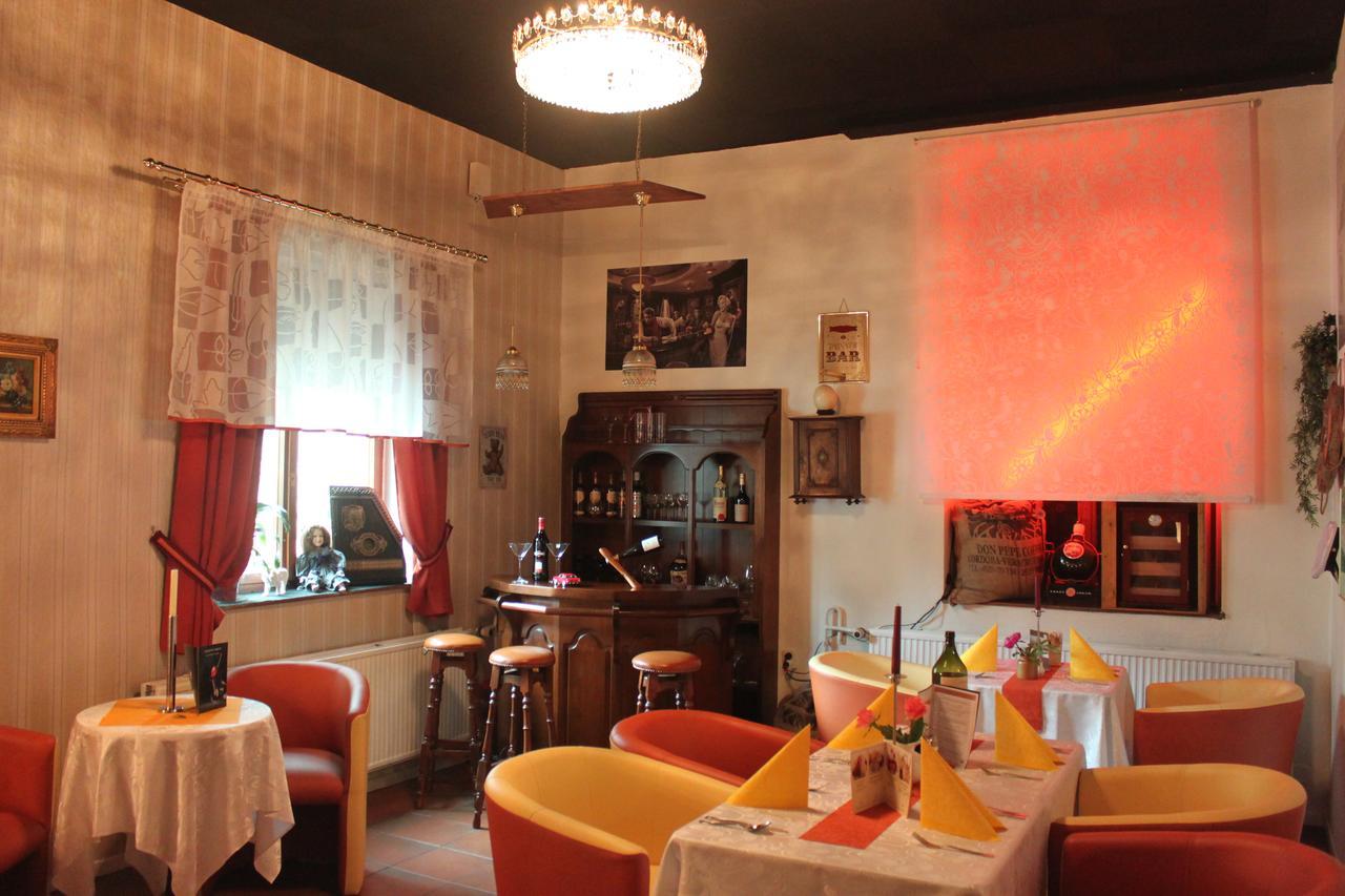Pension Und Restaurant Die Burg Ehrenfriedersdorf Bagian luar foto