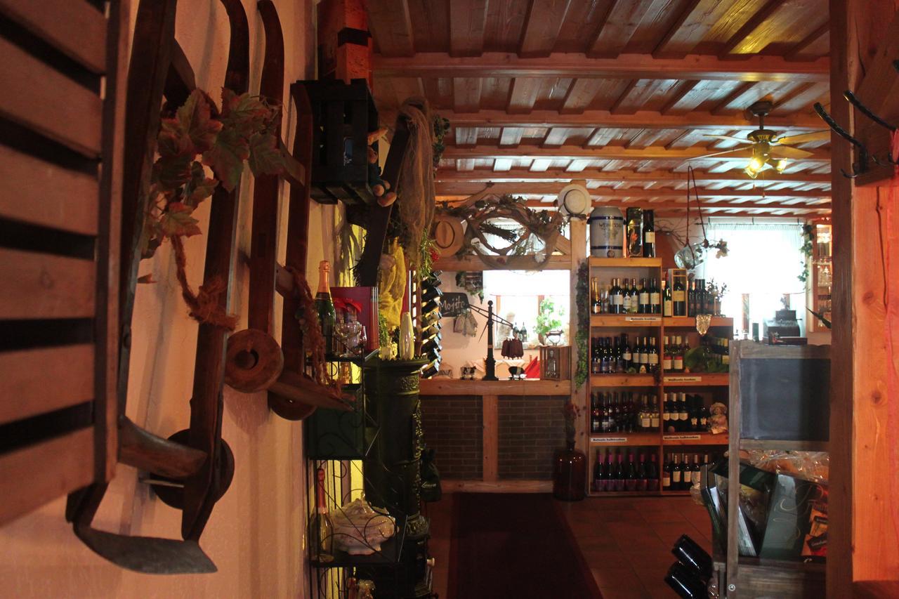 Pension Und Restaurant Die Burg Ehrenfriedersdorf Bagian luar foto