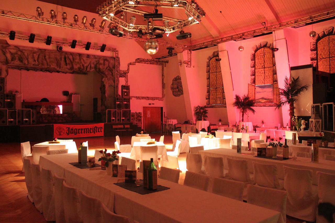 Pension Und Restaurant Die Burg Ehrenfriedersdorf Bagian luar foto